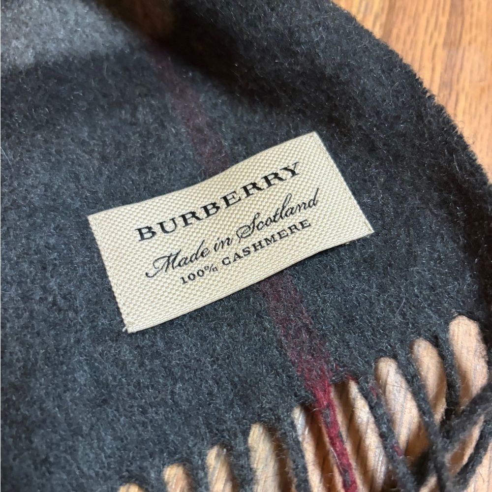 Burberry Black and Red Cashmere Scarf - Picture 6 of 9
